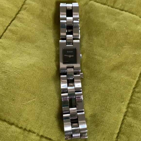 Gucci Watch - Authentic - Picture 2 of 4